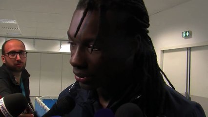 Bafé Gomis revient sur sa faute commise et non-sifflée dans la surface de réparation