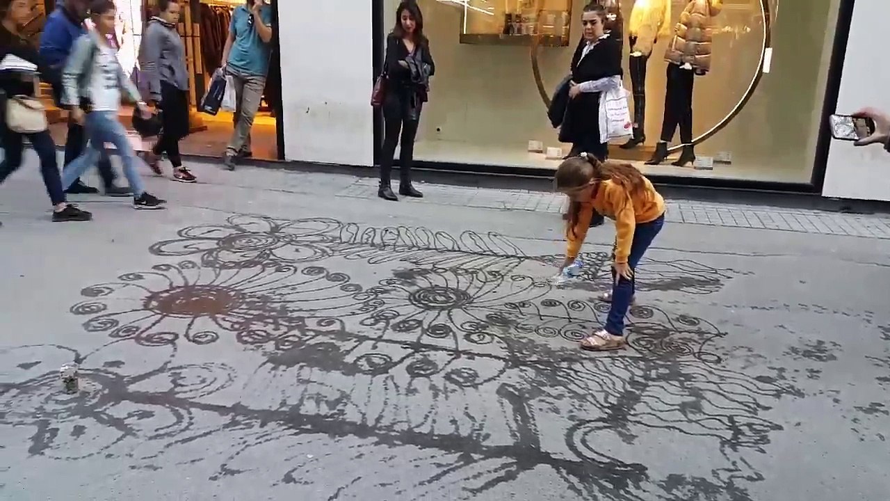 10 Yaşındaki Kızın Su Şişesiyle Yaptığı Harika Şey