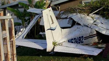 Kalifornien: Flugzeug stürzt in Wohnhaus