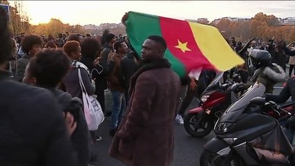 Paris : une manifestation contre l'esclavage non autorisée se termine en heurts