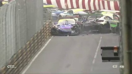 Carambolage monstre lors d'une course de GT à Macao