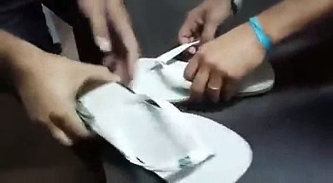 Une femme tente d'entrer en prison avec des claquettes remplies de drogue