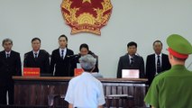 Nguyễn Khắc Thuỷ kêu khó thở trước phiên xử dâm ô với trẻ em
