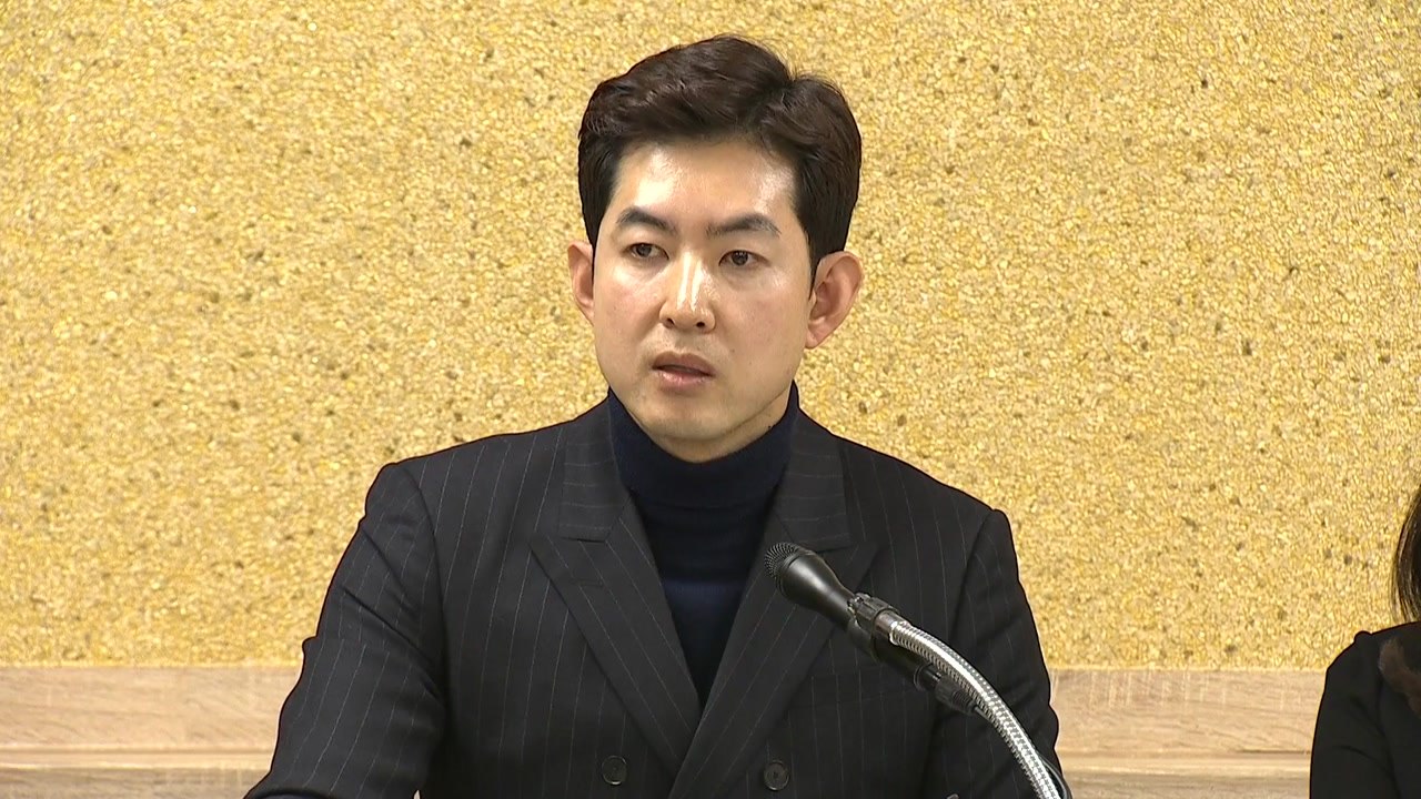 '땅콩 회항' 박창진, 대한항공에 소송..."일반 승무원 강등" / YTN