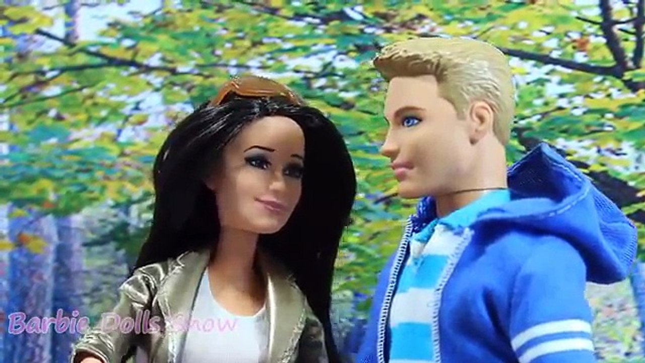 Барби и Кен Мультик с игрушками.