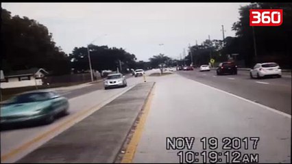 Avioni rrëzohet në autostradë (360video)