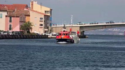 Le bateau a été remorqué pour être mis en sécurité à Port-de-Bouc.