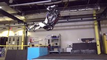 Atlas, le nouveau robot qui saute et fait des saltos