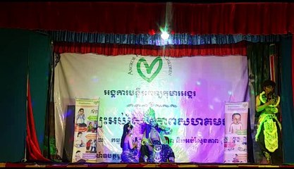 Amazing ! The giant smoke a big one the most funiest