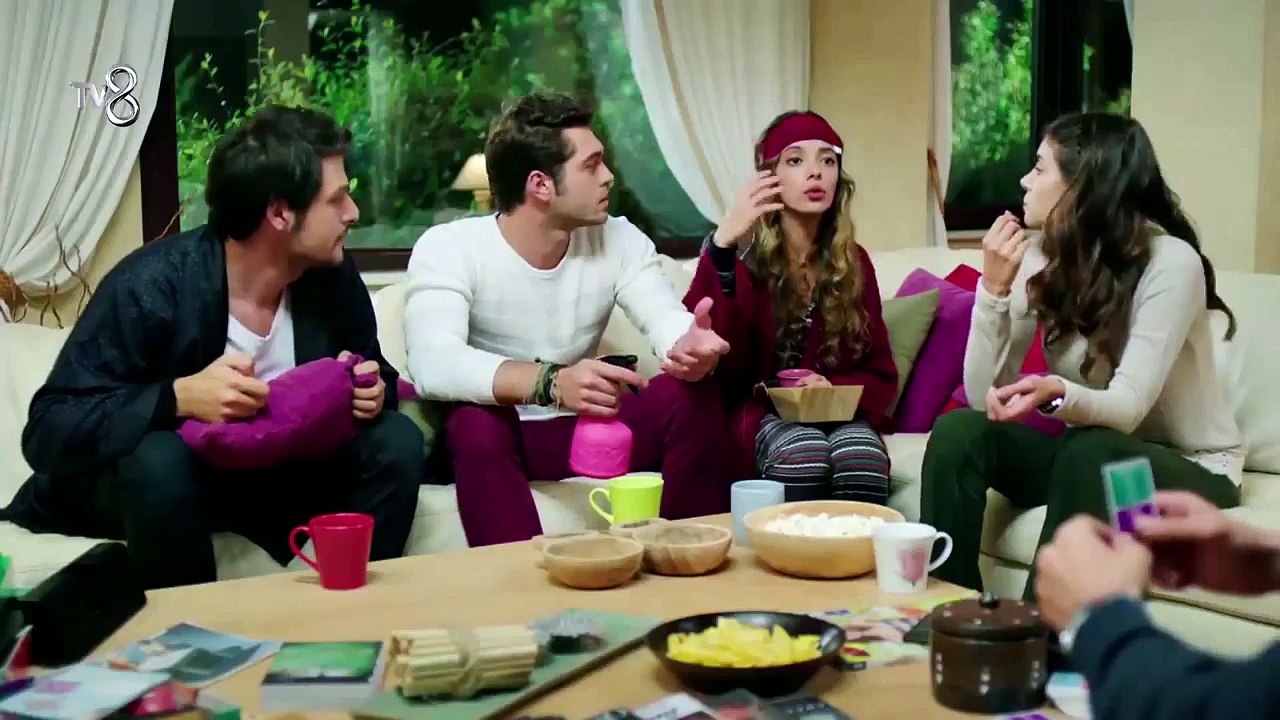 Kaçak Gelinler 17 Bölüm - Kızlar yasaklı kelimeler erkekleri gömüyor!