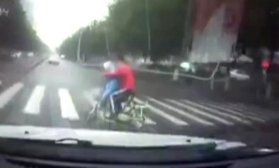 Hızını Yavaşlatmayan Sürücü Anne ve Kızına Çarptı