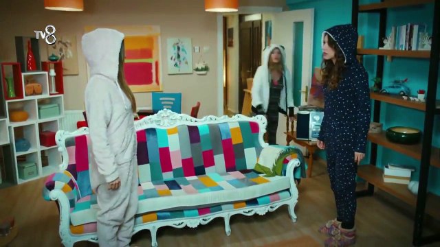 Kaçak Gelinler 21 Bölüm - Göbek atan Kaçak Gelinler!