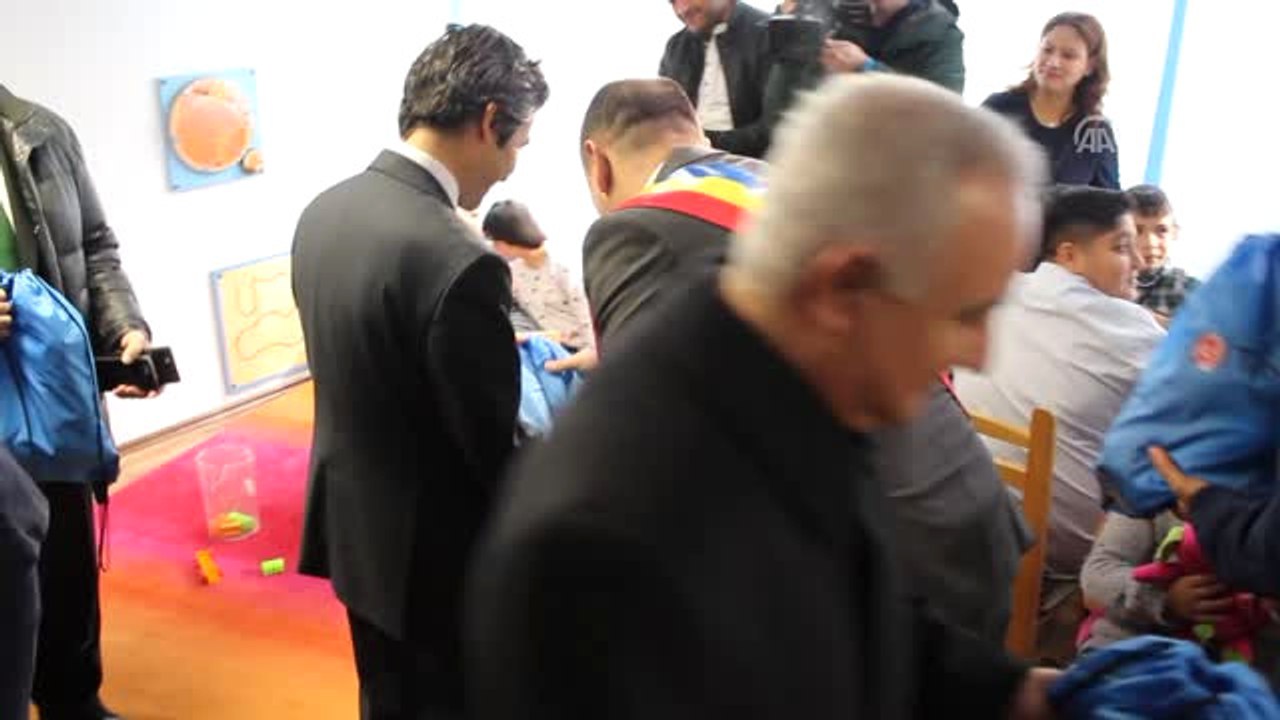 Tika'dan Romanyalı Engelli Çocuklara Hediye - B...