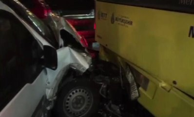 Metrobüs Yolunda Kaza: 1 Yaralı
