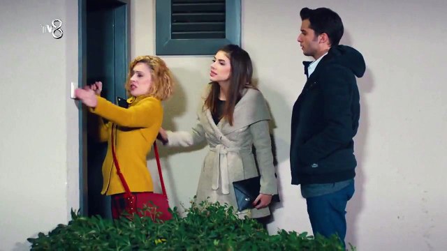 Kaçak Gelinler 25 Bölüm - Almila, Özgür’ün kapısında!