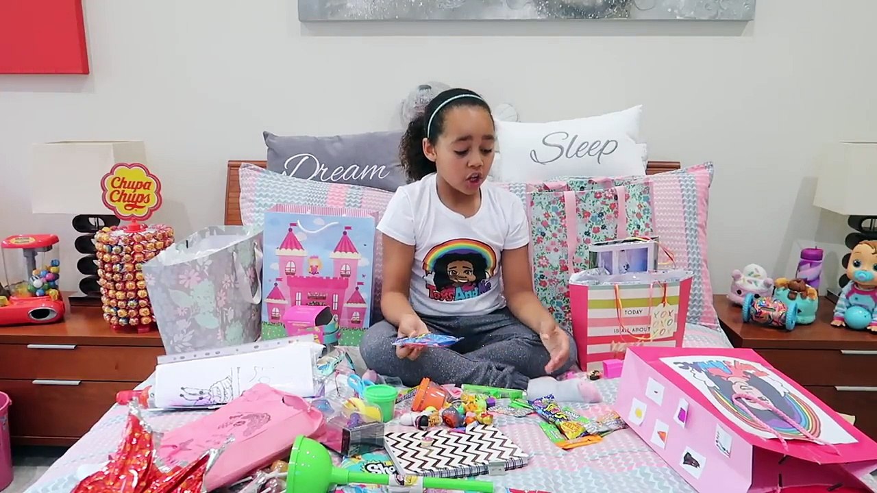 BEDROOM TOUR! Opening Surprise Presents From Fans - Shopkins - Kinder Surprise Candy | Toys AndMe