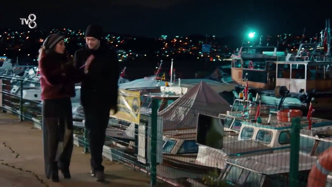 Kaçak Gelinler 28 Bölüm - Şebnem ile Selim’in yeni yıl dilekleri!