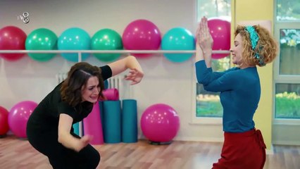 Kaçak Gelinler 29 Bölüm - Almilla’dan Özge’ye yoga dersi!