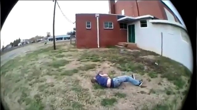 Il rate son saut du haut du toit et fini KO au sol