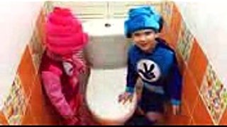 GIANT SPIDER ATTACKS sleeping Kids Bad Baby MESSY TOILET Pretend Play Toys too see