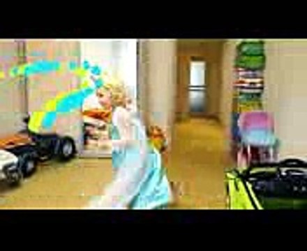 Bad baby crying Frozen Elsa EAT SHOES IRL! Finger family song nursery rhymes & learn colors for kids