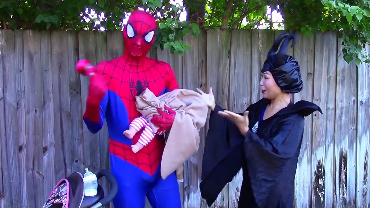 [جديد] القبيح الطفل مقابل مهرج، سبايدرمان، ماليفيسنت ث / إلسا المجمدة، والبكاء الطفل، ومهرج مجنون