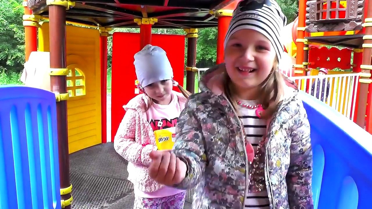 Learn Colors with Funny baby JOHNY JOHNY Yes Papa Nursery Rhymes Song GIANT Crocodile in PLAYGROUND-tIDy_YVNpWI