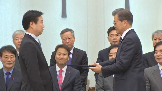 홍종학 장관 임명... 새 정부 조각 시급...야당 양해 당부 / YTN