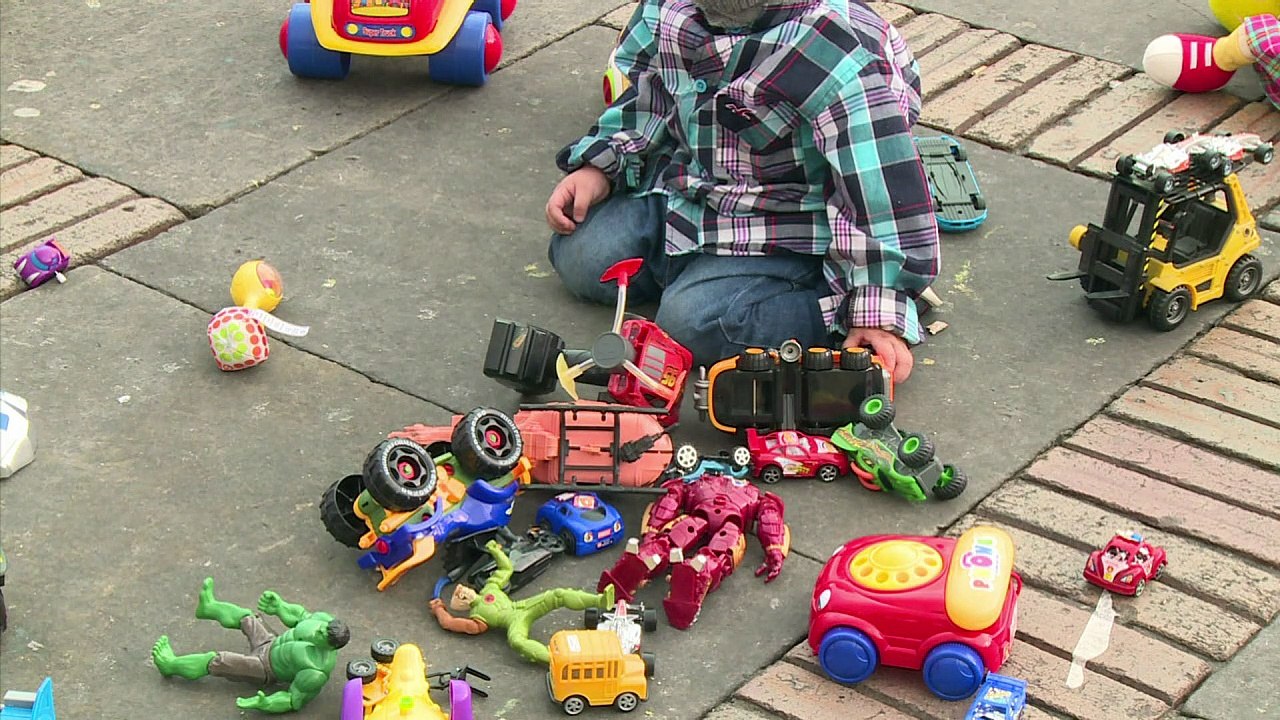 Juguetes y peluches contra abusos sexuales a niños en Colombia