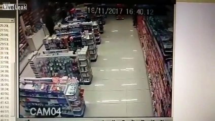 Off-duty Brazilian Cop Kills two robbers while holding his kid!