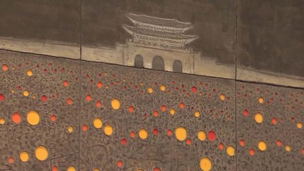 청와대 본관에 '촛불집회' 대형 그림 설치 / YTN