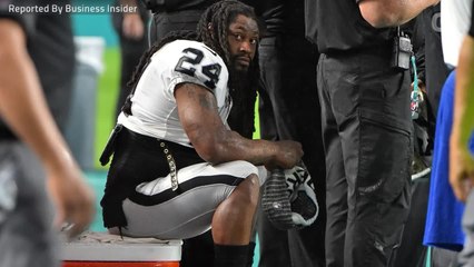 Скачать видео: Trump Wants Marshawn Lynch Suspended From The NFL