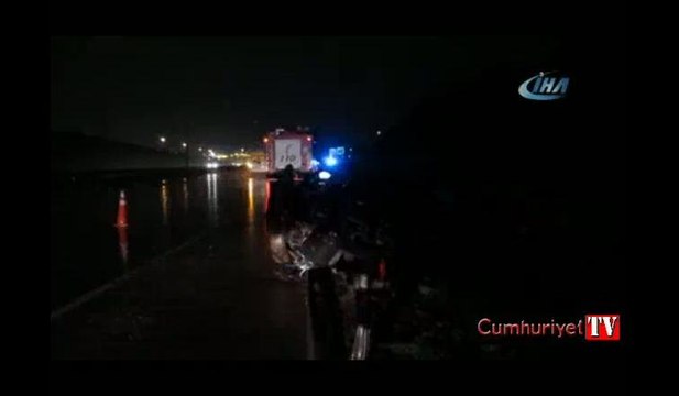 TEM’de otomobil kayganlaşan yolda kontrolden çıktı: 1 ölü, 4 yaralı