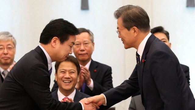 문 대통령, 홍종학 중기부 장관 임명... 정부 조각 시급 / YTN