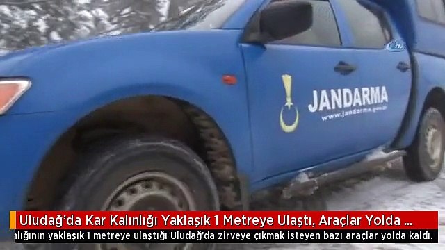 Uludağ'da Kar Kalınlığı Yaklaşık 1 Metreye Ulaştı, Araçlar Yolda Kaldı