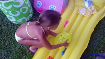Havuz içinde havuzdan sal yaptık havuz içinde Balonlarla oynadık rengarenk .Çok eğlendik ::)))