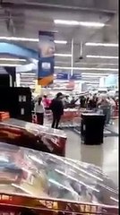 Flashmob qui se termine en vol de TV chez Walmart