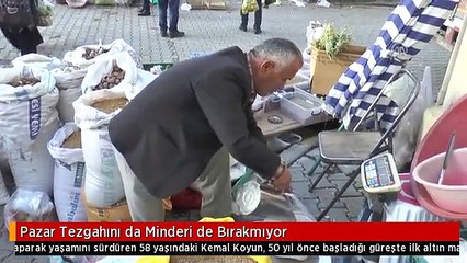 Pazar Tezgahını da Minderi de Bırakmıyor