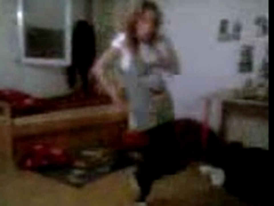 BLONDASSE KI DANCE