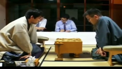 将棋 NHK 羽生善治 狙ってない仕草が可愛すぎて面白いww 後ろの障子はダンボーかな？w