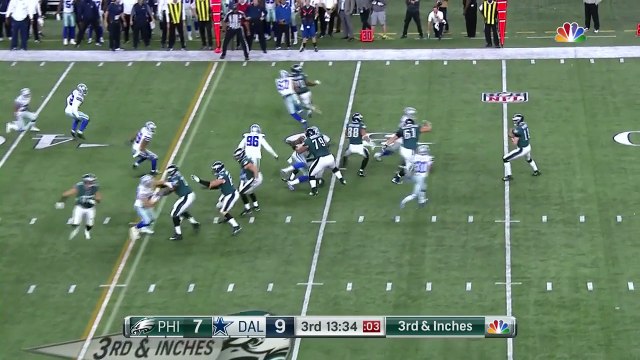 Brent Celek gets absolutely wide open for 28-yard catch and run