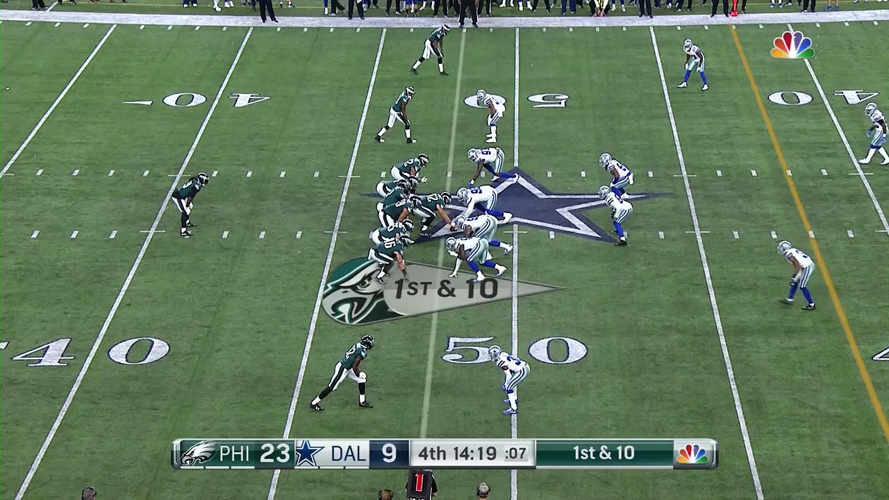 LeGarrette Blount bursts through hole for 30-yard run