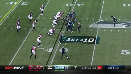 Mike Davis makes impact in passing game with 19-yard catch and run