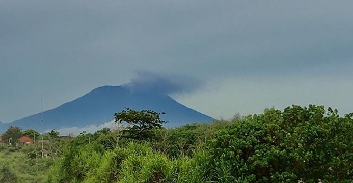 Bail's Mount Agung Volcano Erupts