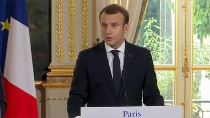Sommet européen : quand Emmanuel Macron se fait taper sur les doigts