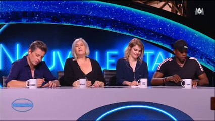 "Nouvelle Star" : La jurée Nathalie Noennec met une main aux fesses d'un candidat