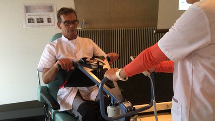 Les bons gestes pour éviter le mal de dos en portant une charge lourde