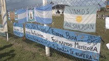 Familiares de submarinistas argentinos mantienen la fe en medio de la incertidumbre