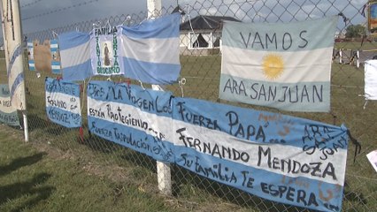 Familiares de submarinistas argentinos mantienen la fe en medio de la incertidumbre