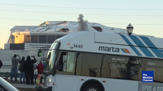 Ce Bus pourrit le tournage d'un journaliste qui s'énerve en DIRECT à la TV !